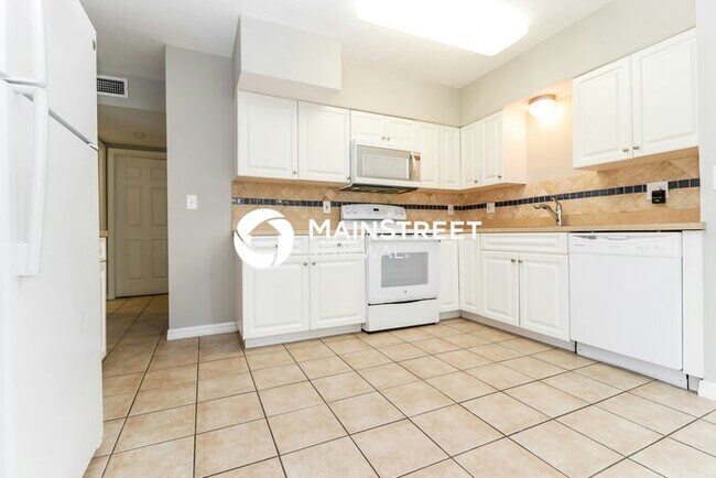 Building Photo - 2 Bedroom Pet-Friendly Home in Fort Myers,...