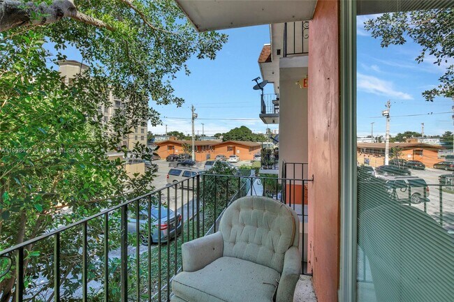 Building Photo - 458 SW 9th St