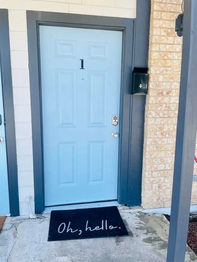 Building Photo - 336 Victor St