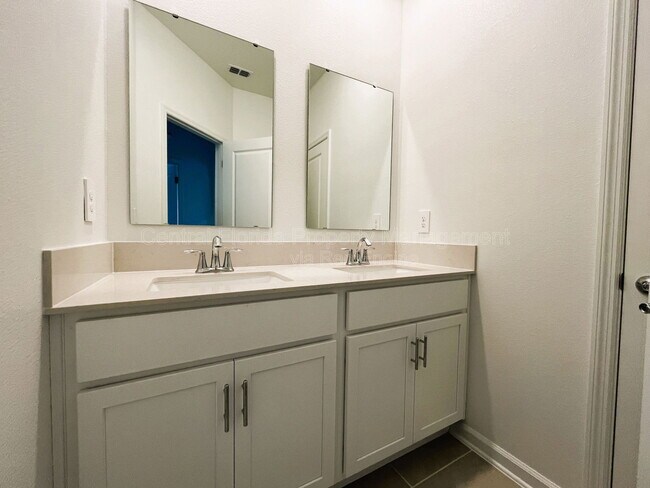 Building Photo - 2080 Rider Rain Ln