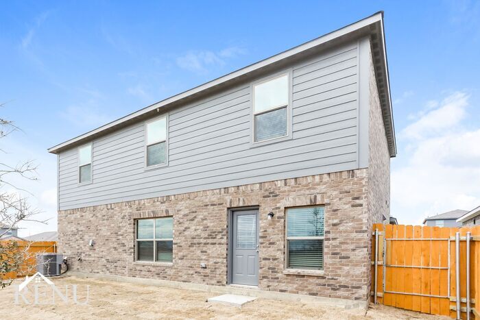 Building Photo - 2016 Hialeah Dr