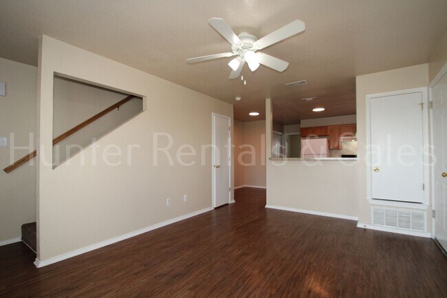 Building Photo - Spacious Three-Bedroom!
