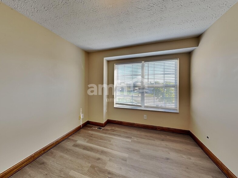 Building Photo - 383 Clifden Ct