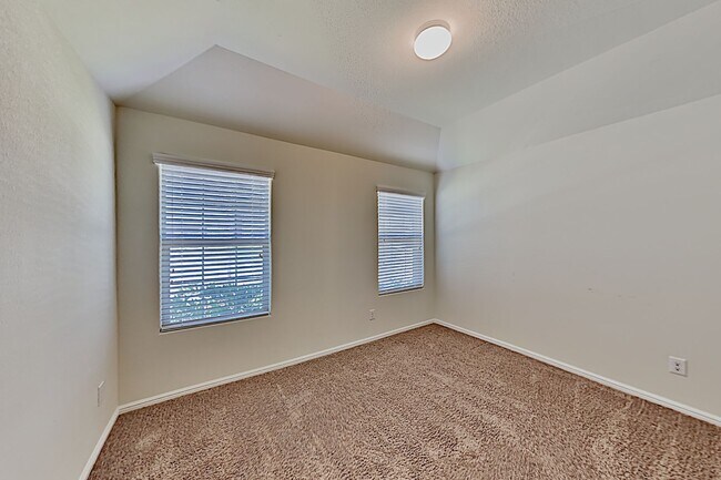 Building Photo - Spacious 4-Bed Home with Community Pool in Crowley