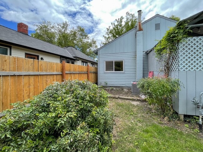Building Photo - 1116 W Ofarrell St