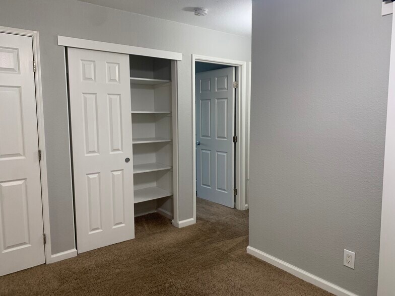 Building Photo - 6280 Havenside Dr