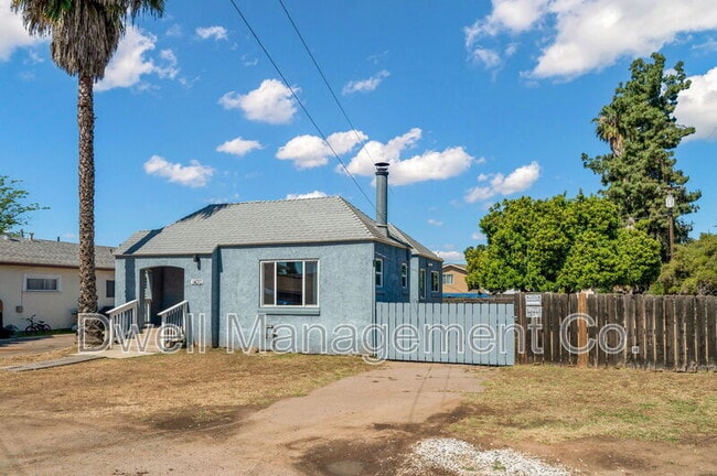 Building Photo - 1430 Diamond Ln