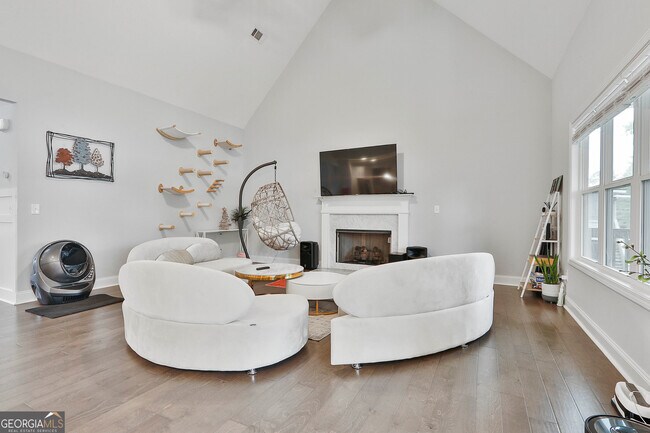 Building Photo - 405 Lakeview Way