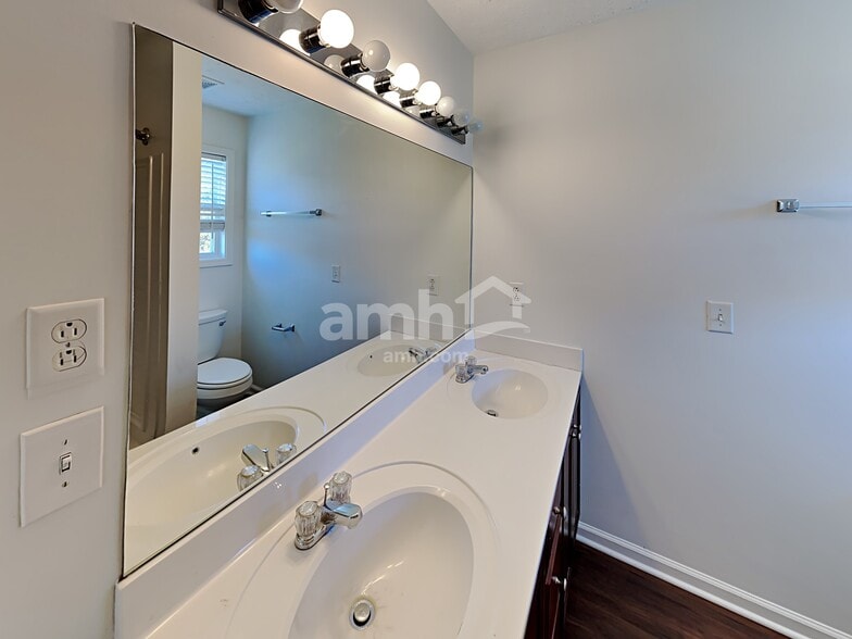 Building Photo - 1821 Saint Andrews Dr