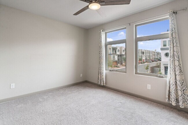 Building Photo - stunning 3-bedroom, 2.5-bathroom Tri Level Home