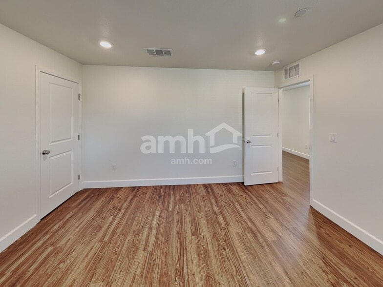 Building Photo - 327 Cape Seville Pl