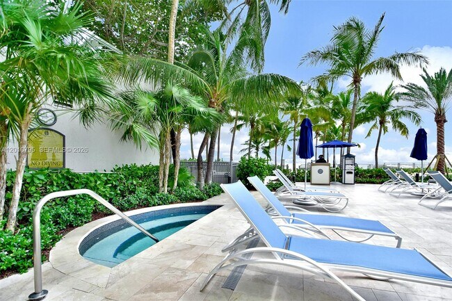 Building Photo - 16051 Collins Ave