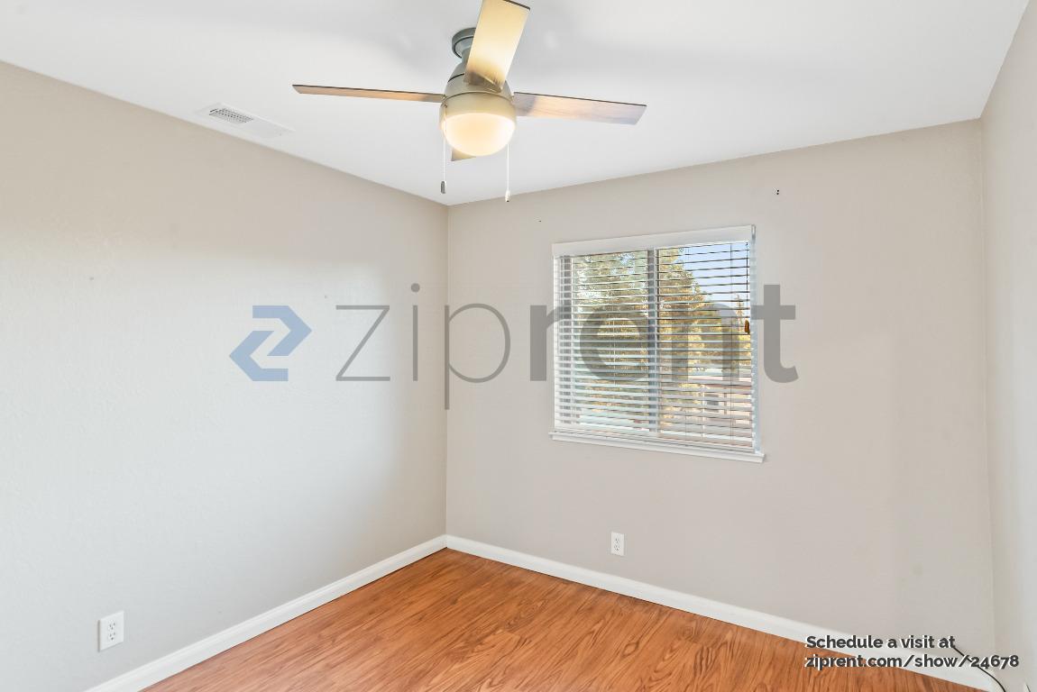 Building Photo - 374 Coyote Creek Cir