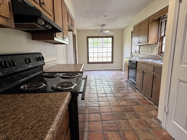 Building Photo - 2295 Eastover Dr