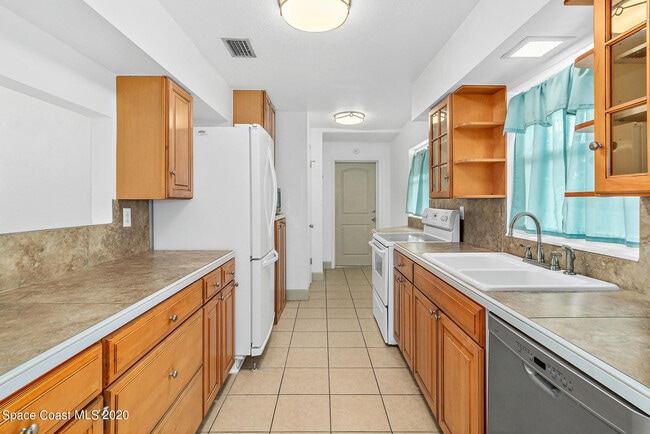 Building Photo - 2157 Barracuda Ave