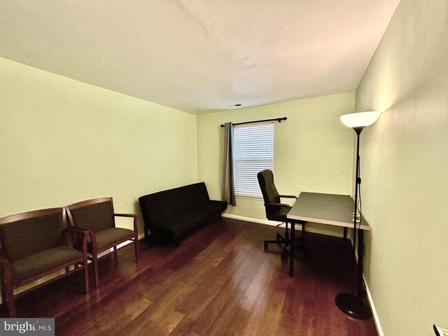 Building Photo - 904B Oliphant Ln