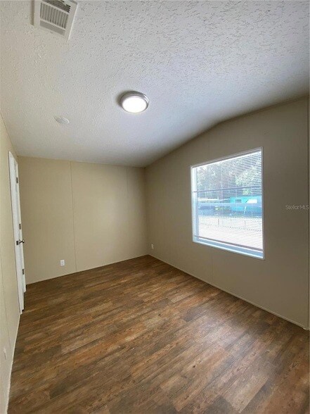Building Photo - 37412 Carringer Rd