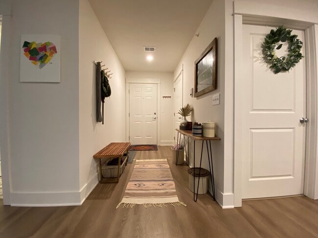 Urban Foyer - Bayberry Pointe Apartments