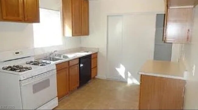 Building Photo - 6285 Gunderson Blvd