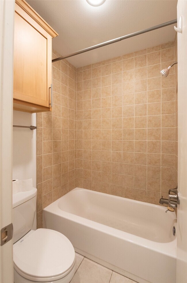 Building Photo - 1100 Augusta Dr