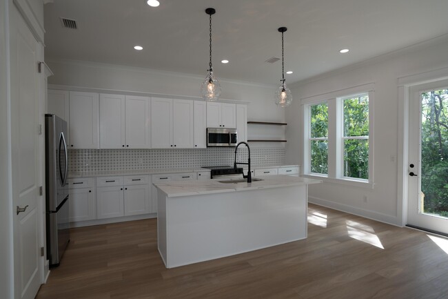 Building Photo - 92 Rearden Wy