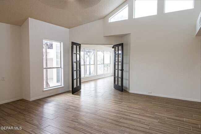 Building Photo - 6806 Ridgley Way