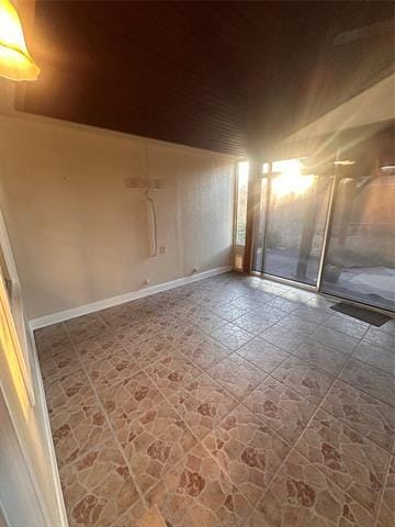 Building Photo - 809 Essex Dr