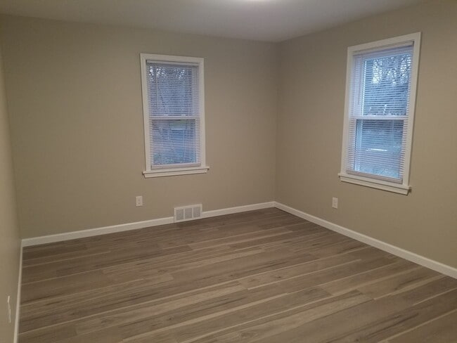 Building Photo - Gorgeous, Fully Upgraded/Renovated from to...