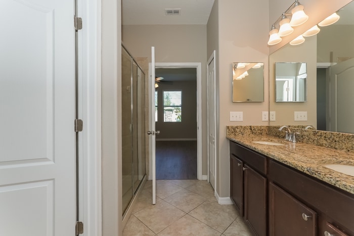 Building Photo - 11638 Lake Blvd