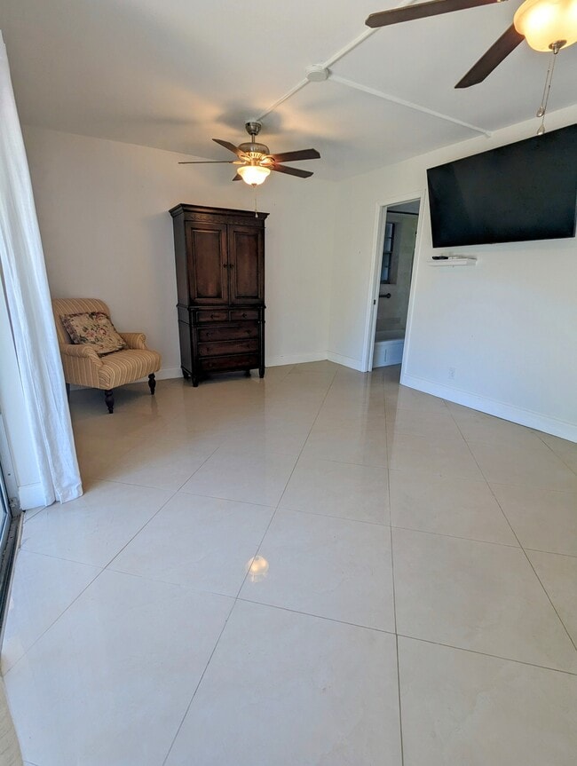 Large BR w Ensuite Bath - 173 Berkshire I