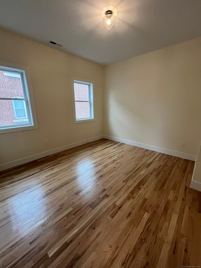 Building Photo - 115 Belden St