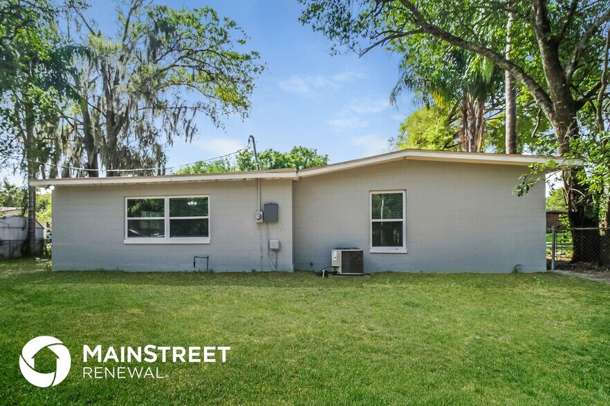 Building Photo - 6007 Oakcrest Cir