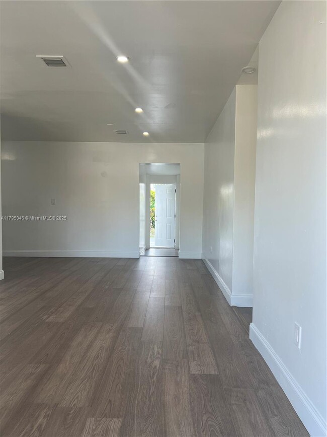 Building Photo - 770 NW 179th St