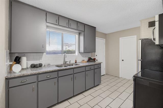 Building Photo - 3315 Rogers Ave