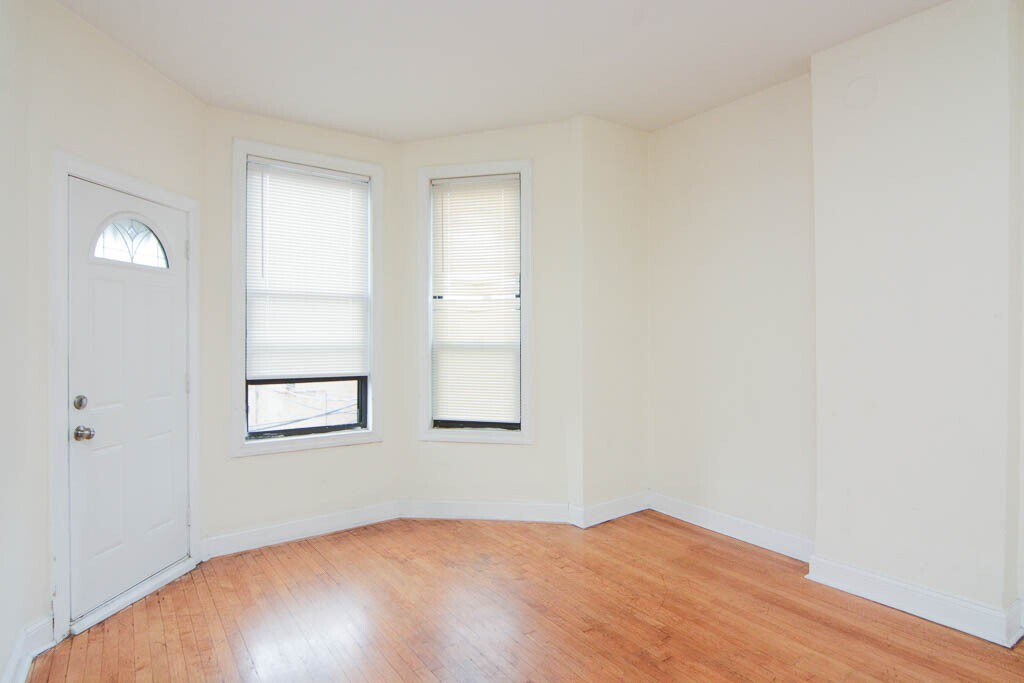 Building Photo - 2347 W 24th Pl