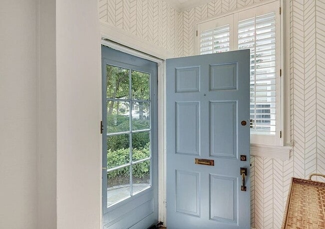 Building Photo - 3-Bed, 4-Bath Retreat in Chevy Chase!"