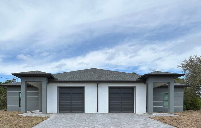 Building Photo - 2220 Leda Ave S