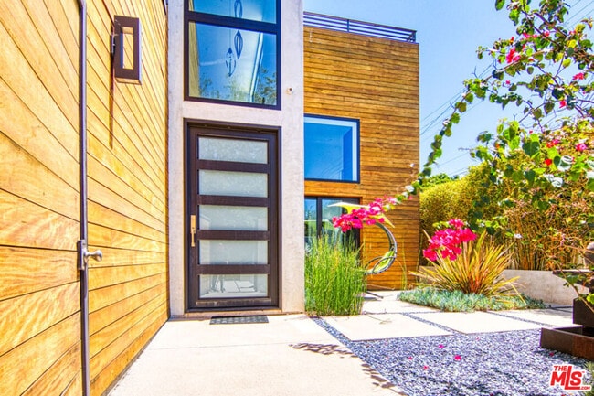 Building Photo - 2345 27th St