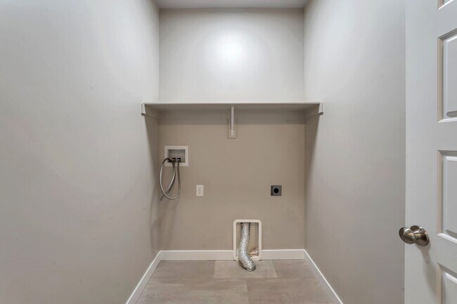 Building Photo - LEHI HOUSE W ATTACHED 2 CAR, LANDSCAPING &...
