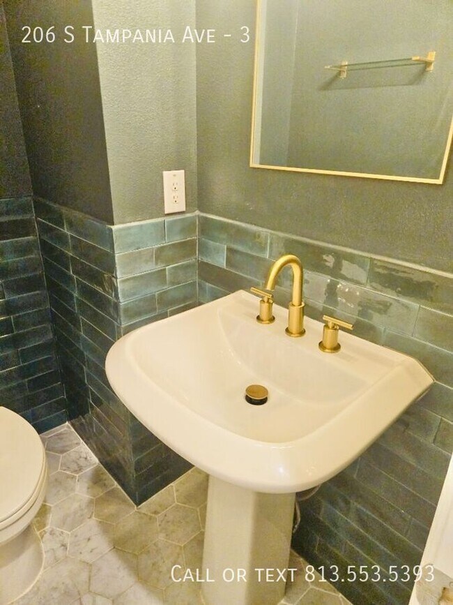 Building Photo - 206 S Tampania Ave