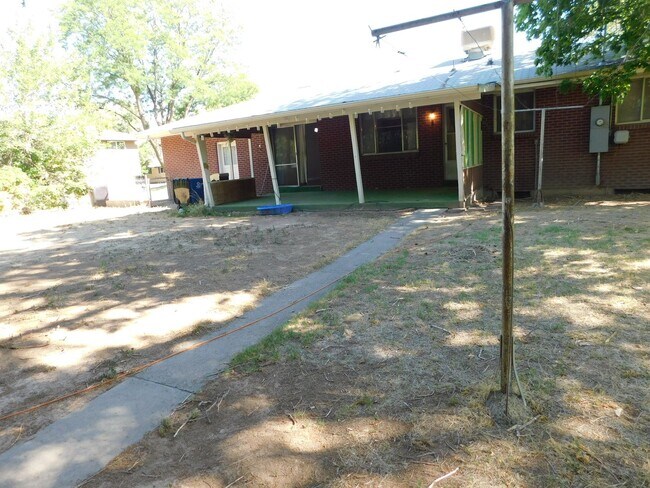 Building Photo - Spacious in the Redlands