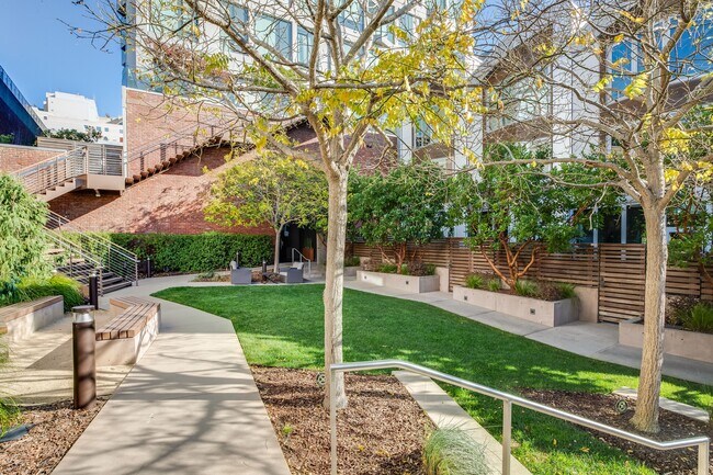 Building Photo - 2121 Webster St