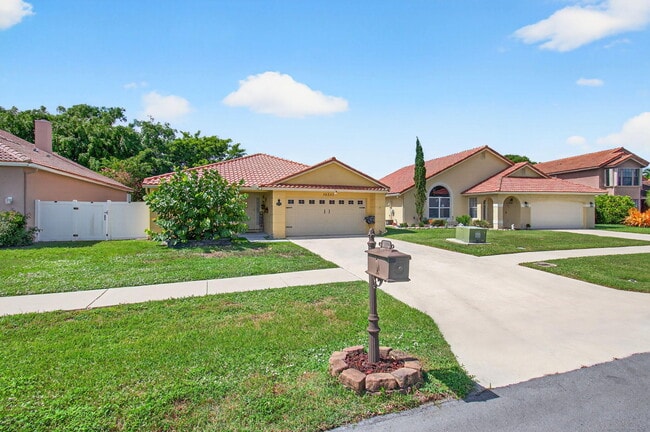 Building Photo - 10332 Islander Dr