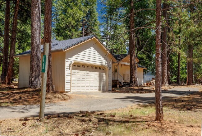 Building Photo - Beautiful, remodeled & spacious 3-bed 2-bath home in Grizzly Flats