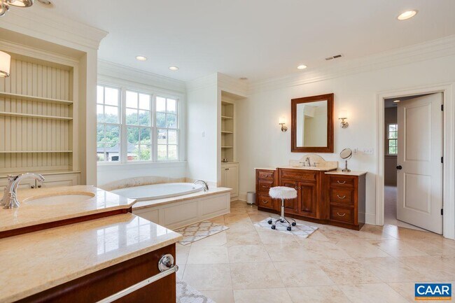 Building Photo - 585 Ragged Mountain Dr