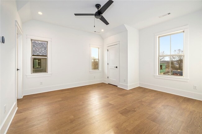 Building Photo - 267 E 11th St