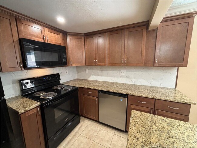 Building Photo - 931 Fleetwood Dr