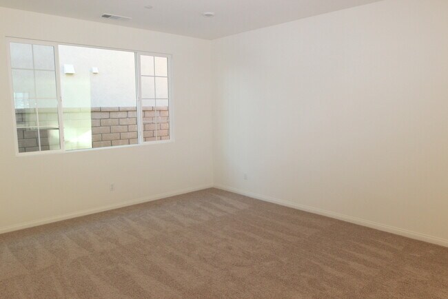 Building Photo - Available! Single Story 3/2 stunner located at West Haven!