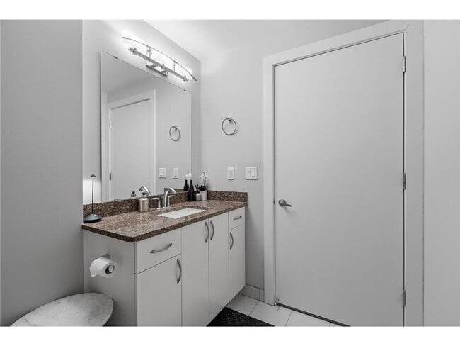 Building Photo - 740 Portland Ave