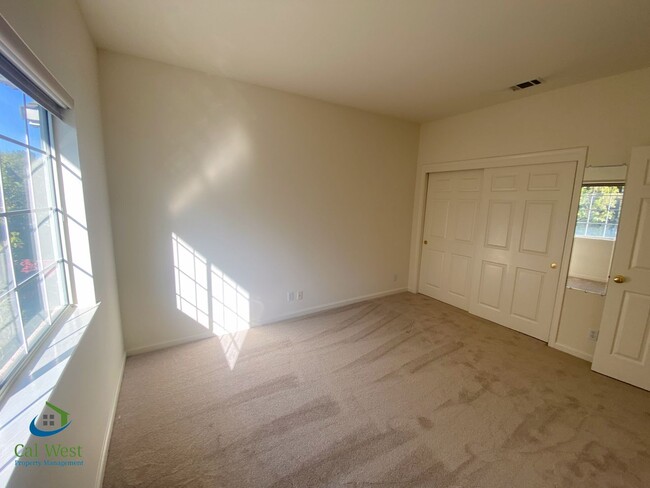 Building Photo - $6995-Amazing 4 Bed/3 Bath Home in Mtn. Vi...